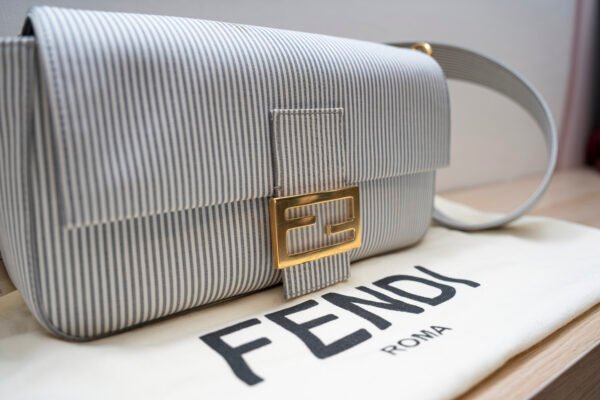 Baguette Fendi in tessuto - immagine 2