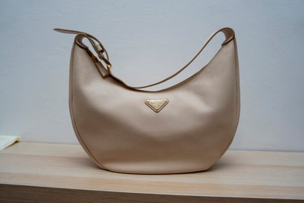 Hand Bag Prada color nocciola