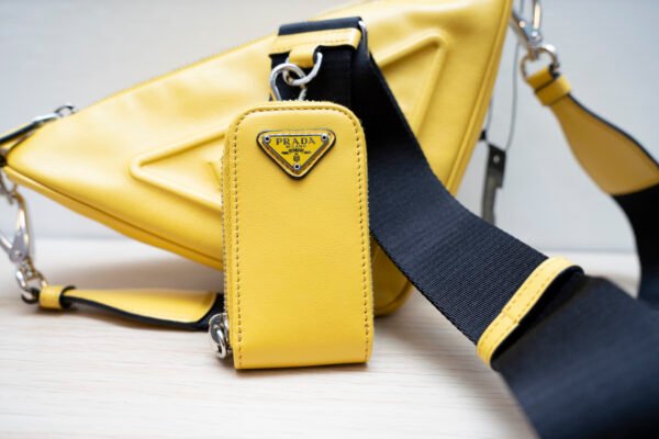 Borsa Prada Triangolare a tracolla - immagine 4