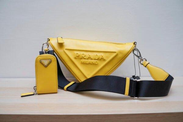 Borsa Prada Triangolare a tracolla - immagine 2