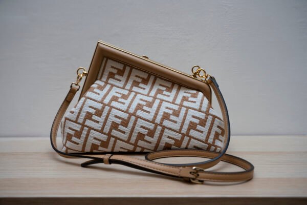 Fendi First in rafia e pelle - immagine 2