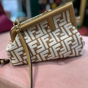 Fendi First in rafia e pelle