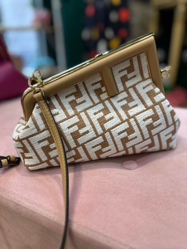 Fendi First in rafia e pelle