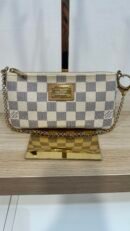 Pochette Milla Louis Vuitton in damier azur