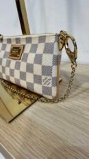 Pochette Milla Louis Vuitton in damier azur