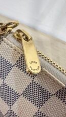 Pochette Milla Louis Vuitton in damier azur