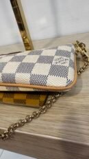 Pochette Milla Louis Vuitton in damier azur