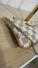 Pochette Milla Louis Vuitton in damier azur
