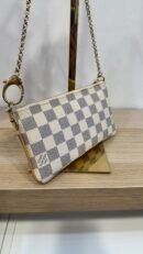 Pochette Milla Louis Vuitton in damier azur