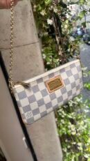 Pochette Milla Louis Vuitton in damier azur