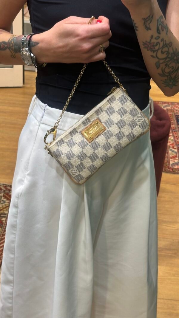 Pochette Milla Louis Vuitton in damier azur - immagine 19