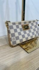 Pochette Milla Louis Vuitton in damier azur