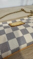 Pochette Milla Louis Vuitton in damier azur