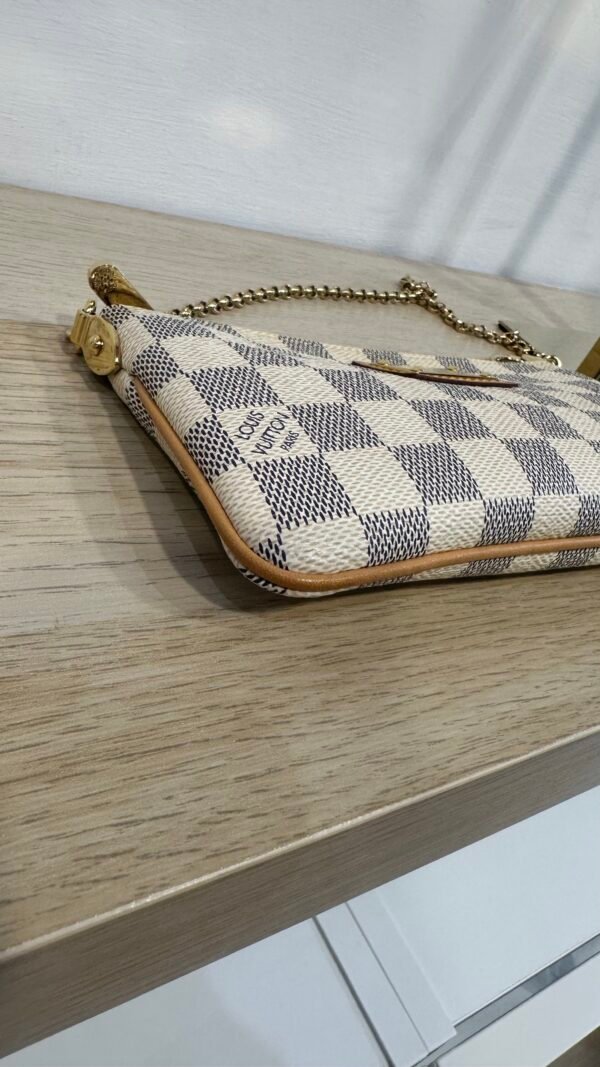 Pochette Milla Louis Vuitton in damier azur - immagine 18
