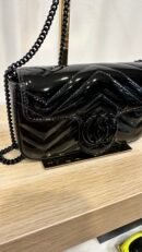 Borsa mini Gucci GG Marmont in pelle vernis nero