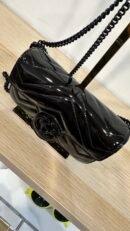 Borsa mini Gucci GG Marmont in pelle vernis nero