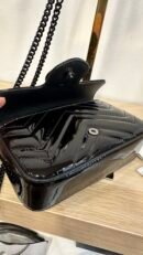 Borsa mini Gucci GG Marmont in pelle vernis nero