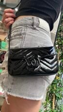 Borsa mini Gucci GG Marmont in pelle vernis nero